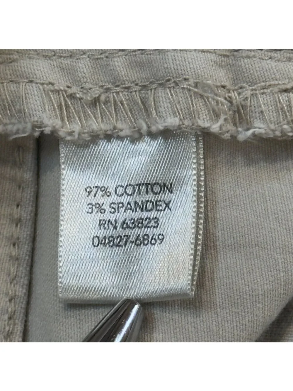 Christopher & Banks Capri Pants Womens Size 10 Beige Button Hem Detail Lt Khaki - Picture 10 of 16